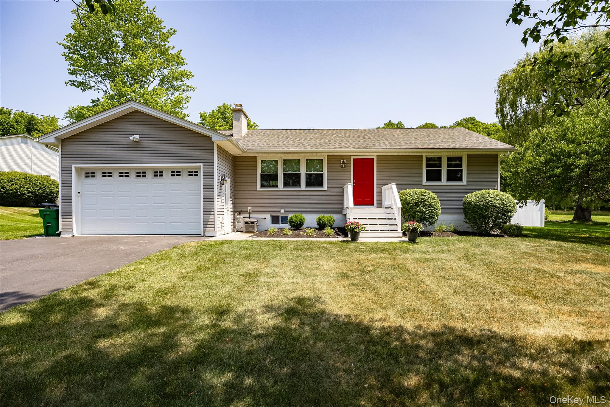 12 Hiview Road Wappingers Falls, NY 12590 - Photo 2 of 32