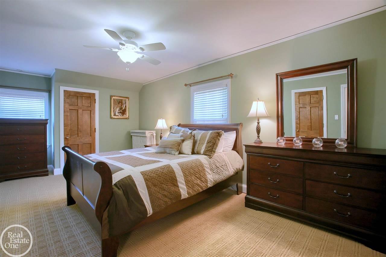 253 Lewiston Road Grosse Pointe, MI 48236 - Photo 26 of 41 50044437-25.JPG