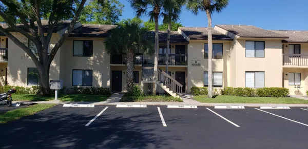 $2,000 | 6660 Somerset Drive, Unit 104, Boca Raton, FL 33433