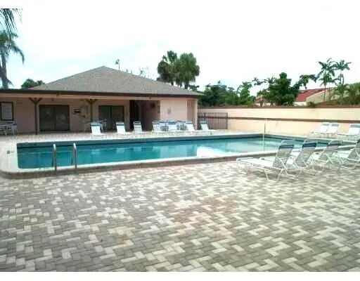 $2,000 | 6660 Somerset Drive, Unit 104, Boca Raton, FL 33433