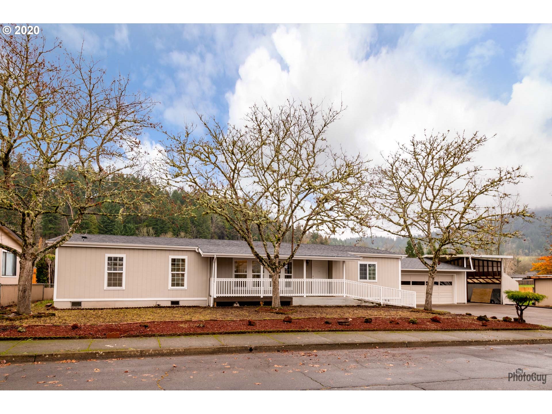 1053 South 58th Street Springfield, OR 97478 - Photo 1 of 32 a front view of a house with a yard