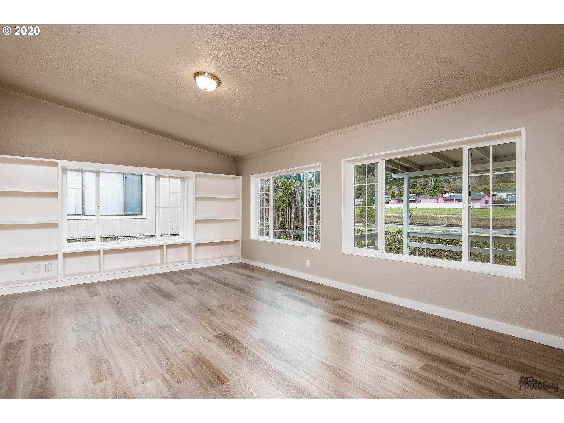 1053 South 58th Street Springfield, OR 97478 - Photo 15 of 32 a view of an empty room with wooden floor and a window