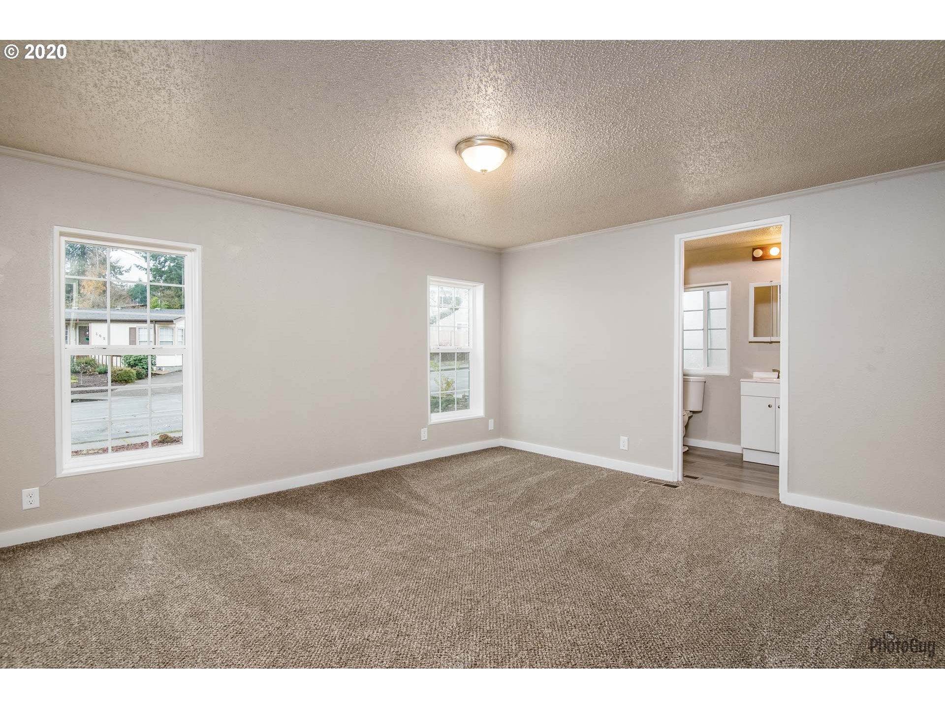 1053 South 58th Street Springfield, OR 97478 - Photo 18 of 32 a view of an empty room with a window