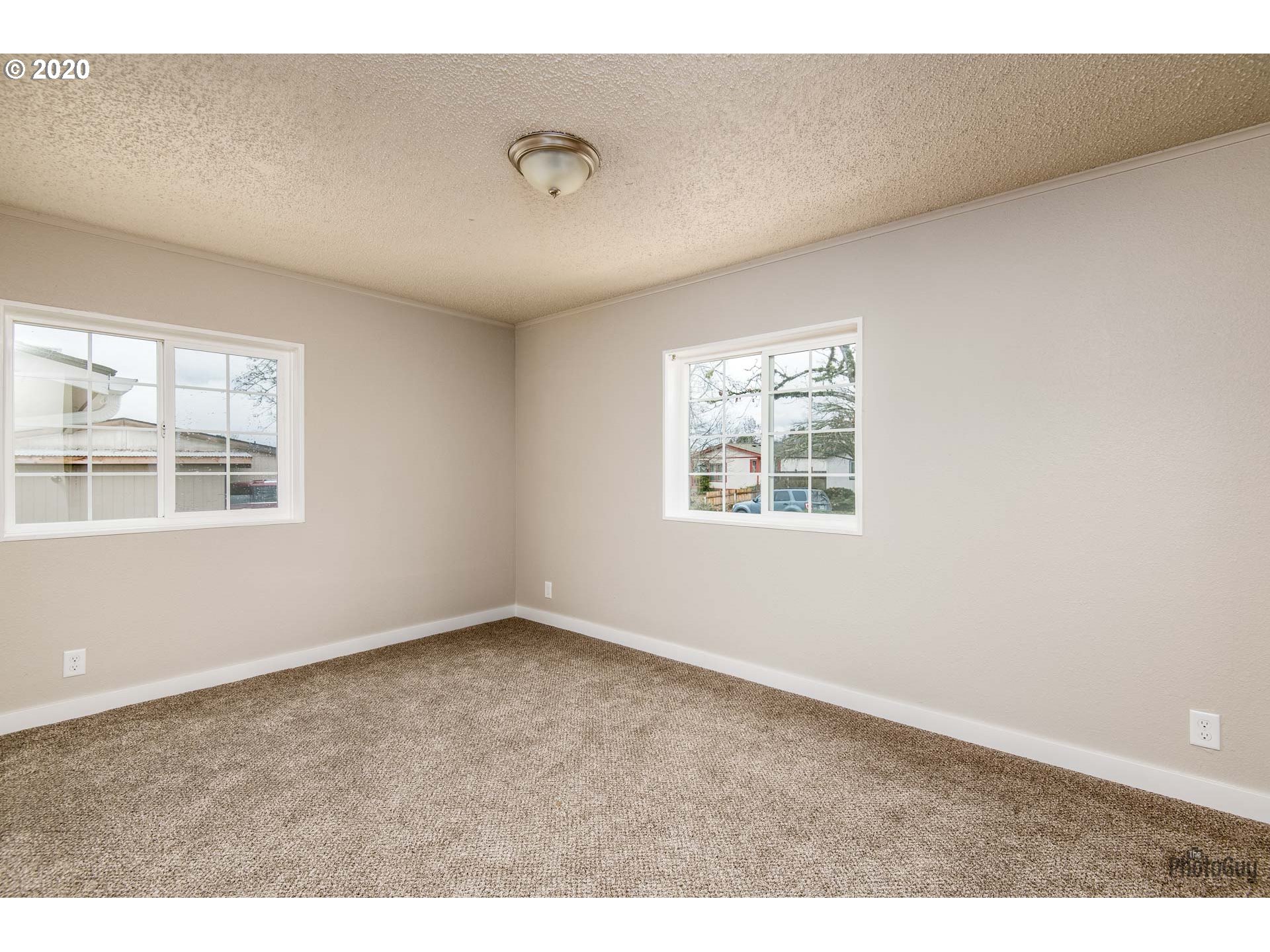 1053 South 58th Street Springfield, OR 97478 - Photo 22 of 32 an empty room with windows