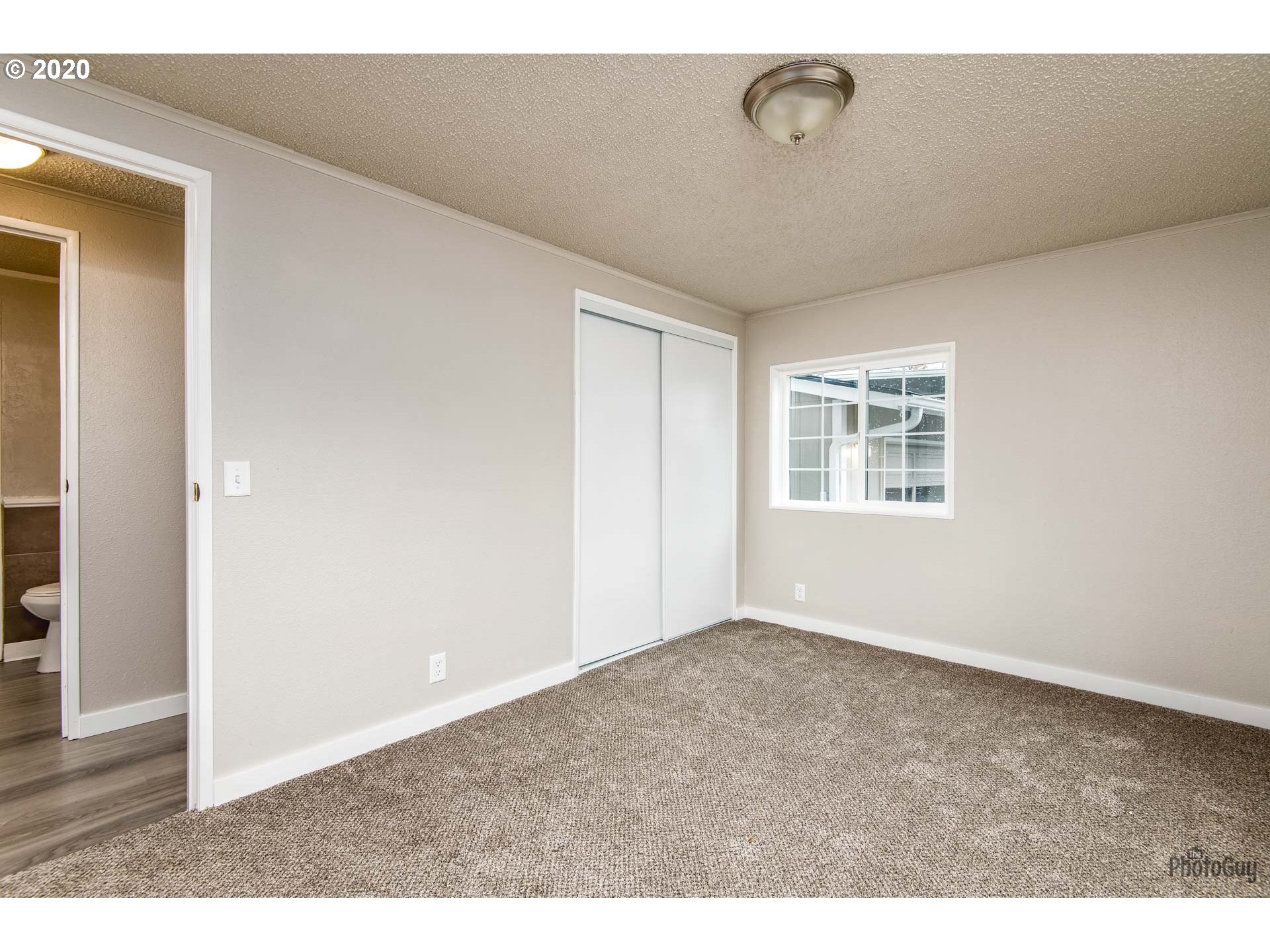 1053 South 58th Street Springfield, OR 97478 - Photo 23 of 32 a view of an empty room with a window