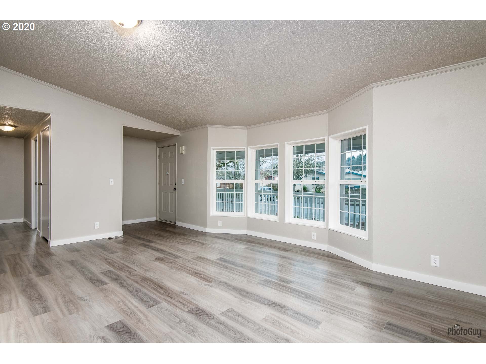1053 South 58th Street Springfield, OR 97478 - Photo 4 of 32 a view of an empty room with wooden floor and a window