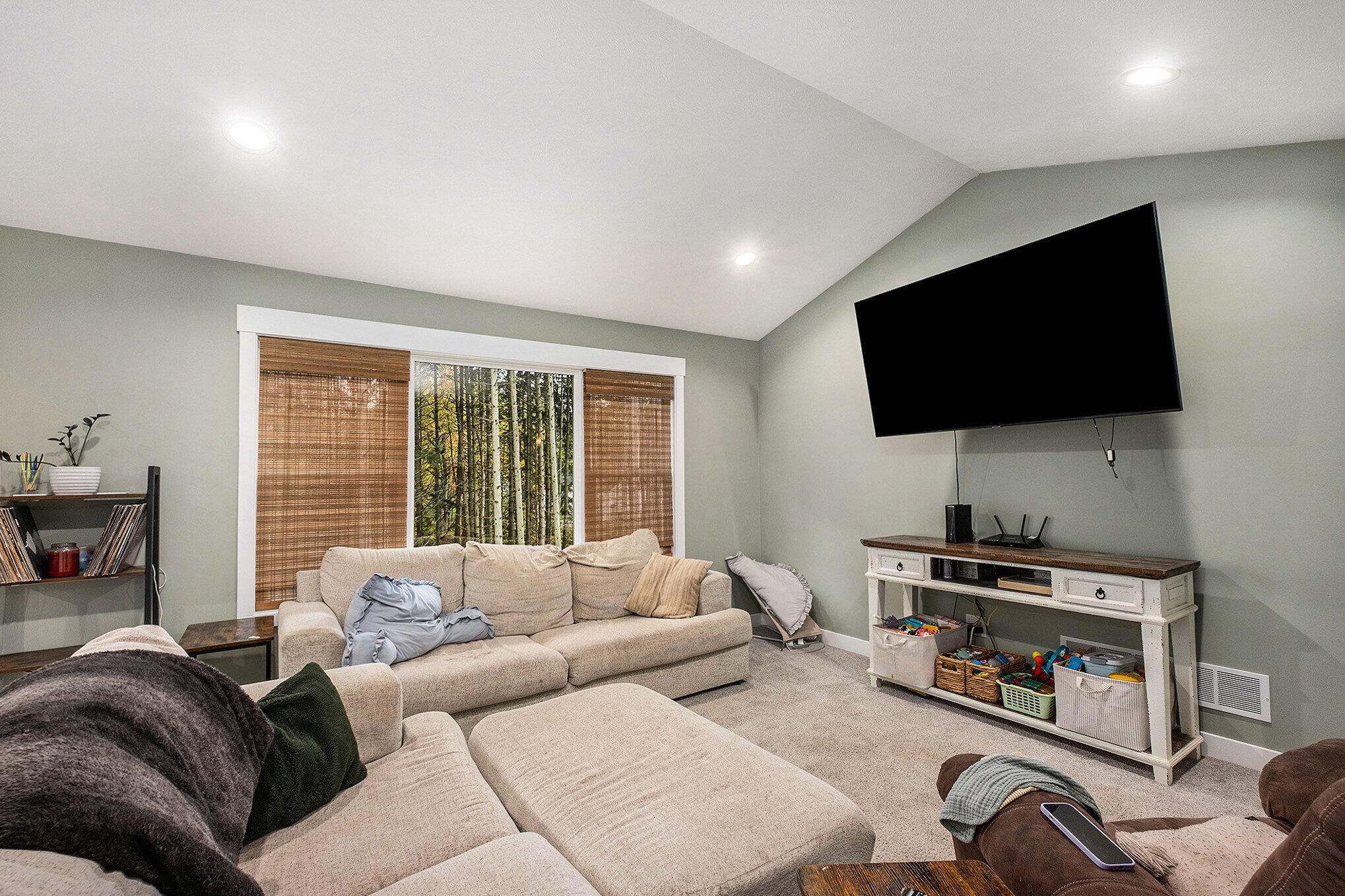 13142 Spruce Ridge Drive Northeast Gowen, MI 49326 - Photo 6 of 28 living room