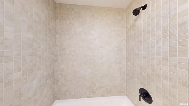 $326,625 | 5922 Butterfield Court, Bettendorf, IA 52722