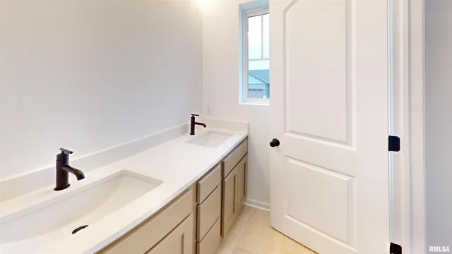 $326,625 | 5922 Butterfield Court, Bettendorf, IA 52722