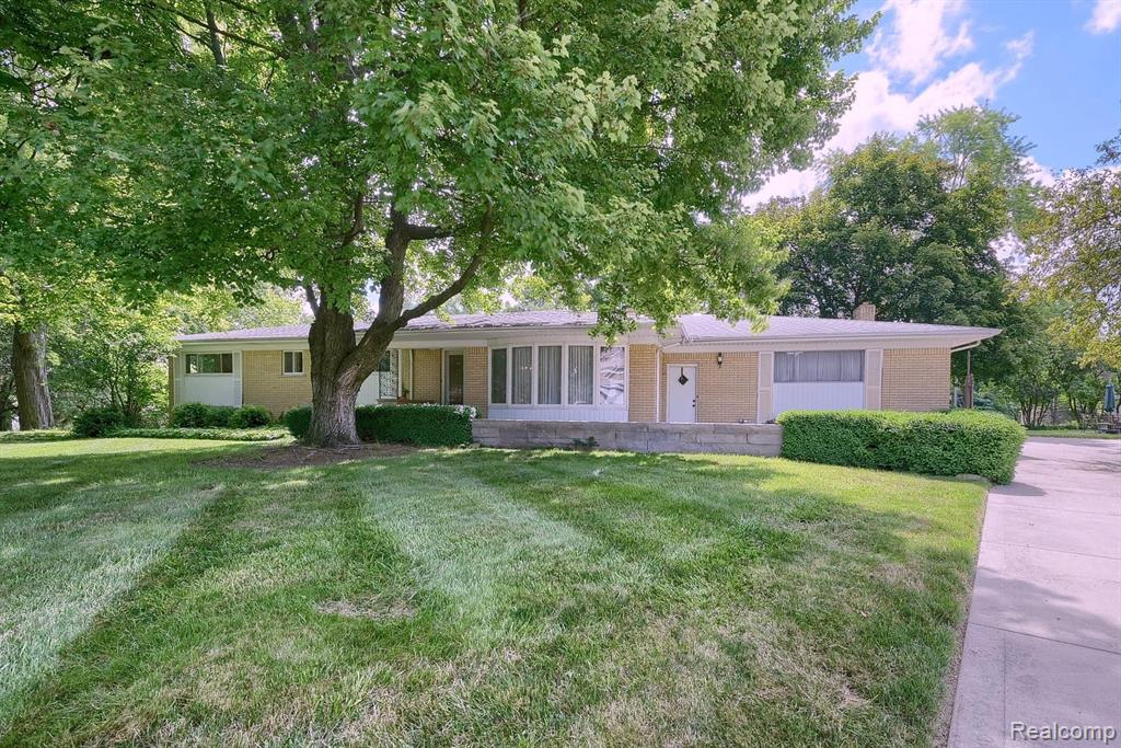 865 Briar Court Rochester Hills, MI 48309 - Photo 1 of 39