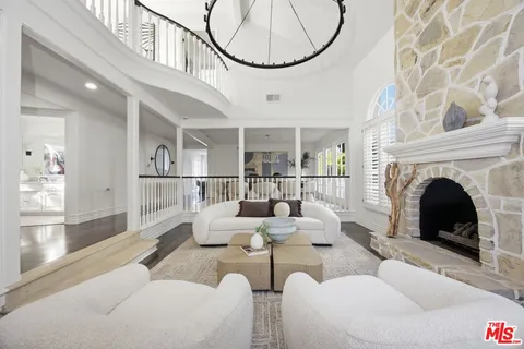 $3,695,000 | 19382 Woodlands Drive, Huntington Beach, CA 92648