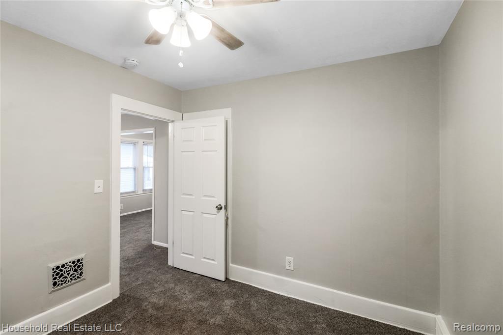 245 South Edith Street Pontiac, MI 48342 - Photo 14 of 21