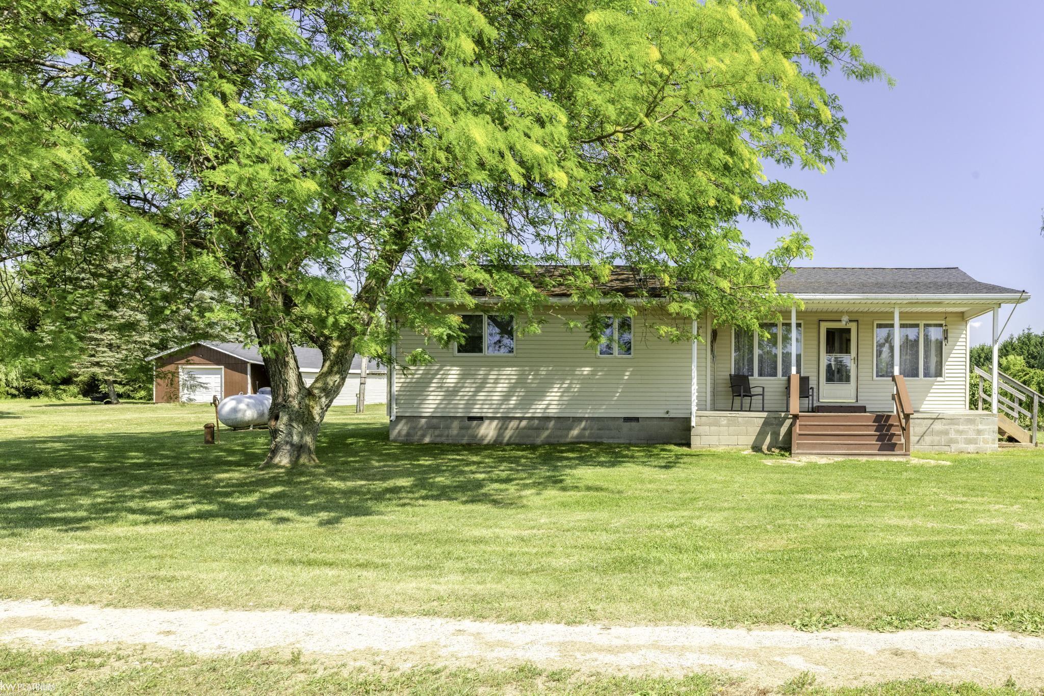 2801 Galbraith Road Yale, MI 48097 - Photo 2 of 38 50180937-9f5589b4-ff76-47ae-8a7d-fcb9b1d701b3.JPG