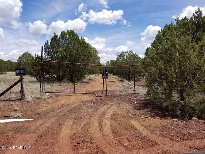 2219 North Forest Line Road Williams, AZ 86046 - Photo 1 of 15 Front gate