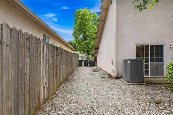 $448,000 | 3764 Eagle Parkway, Redding, CA 96001