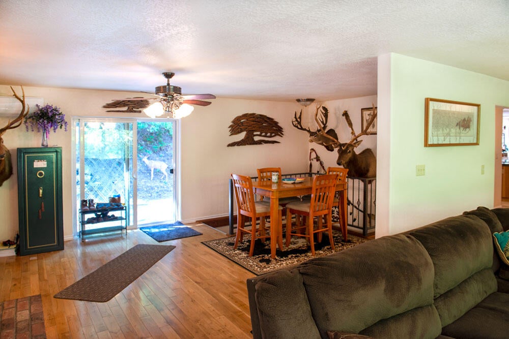 3033 Granite Hill Road Grants Pass, OR 97526 - Photo 14 of 31 Dining Nook