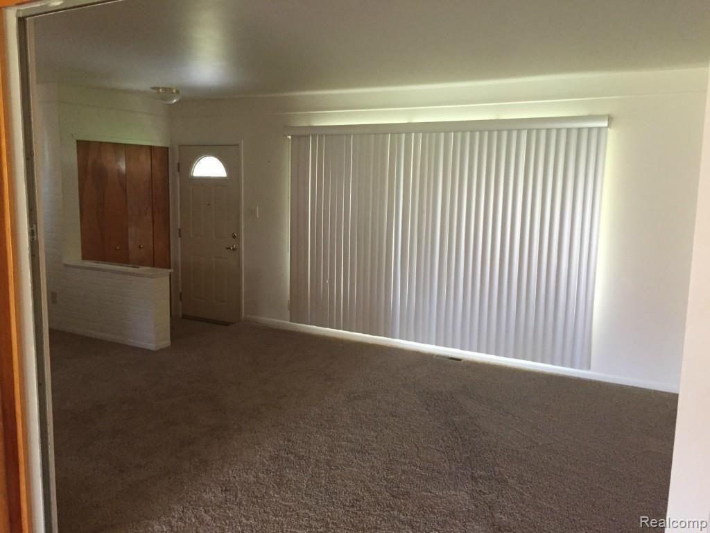 9450 Pardee Road Taylor, MI 48180 - Photo 10 of 28 Living Room with Brand New Carpet!