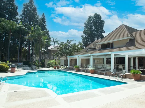 $789,000 | 2559 Plaza Del Amo, Unit 205, Torrance, CA 90503