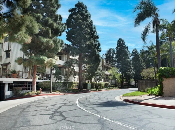 $789,000 | 2559 Plaza Del Amo, Unit 205, Torrance, CA 90503