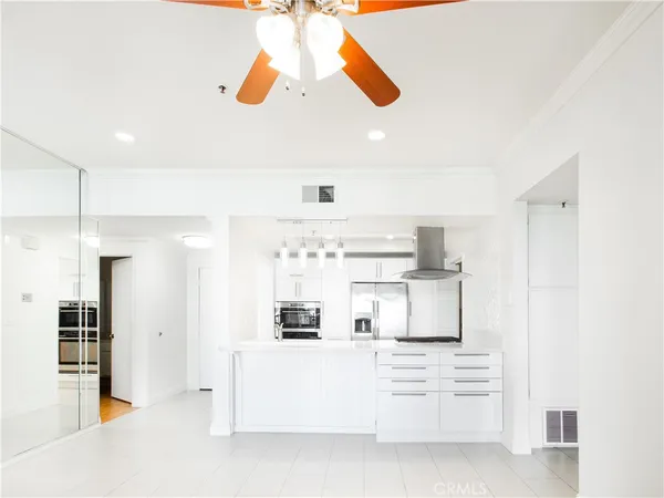 $789,000 | 2559 Plaza Del Amo, Unit 205, Torrance, CA 90503
