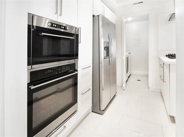 $789,000 | 2559 Plaza Del Amo, Unit 205, Torrance, CA 90503