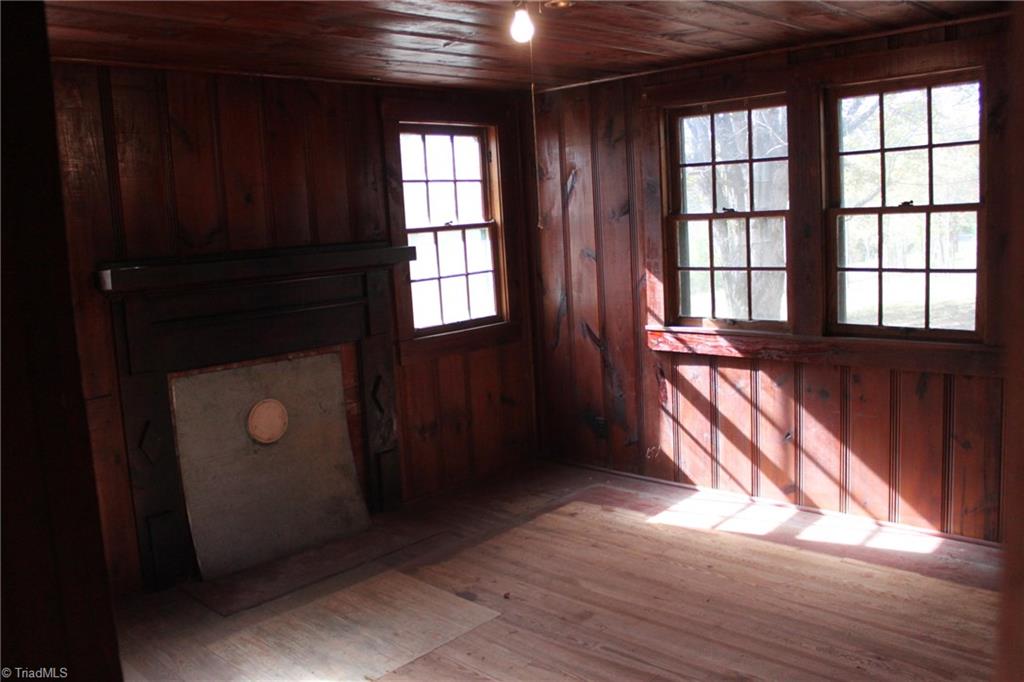 278 Blue Ridge Ave Extension Elkin, NC 28621 - Photo 4 of 22 Gallery Image 4