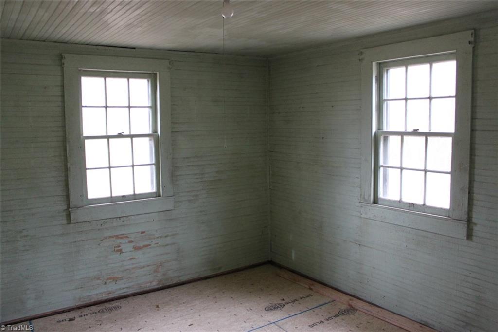 278 Blue Ridge Ave Extension Elkin, NC 28621 - Photo 5 of 22 Gallery Image 5