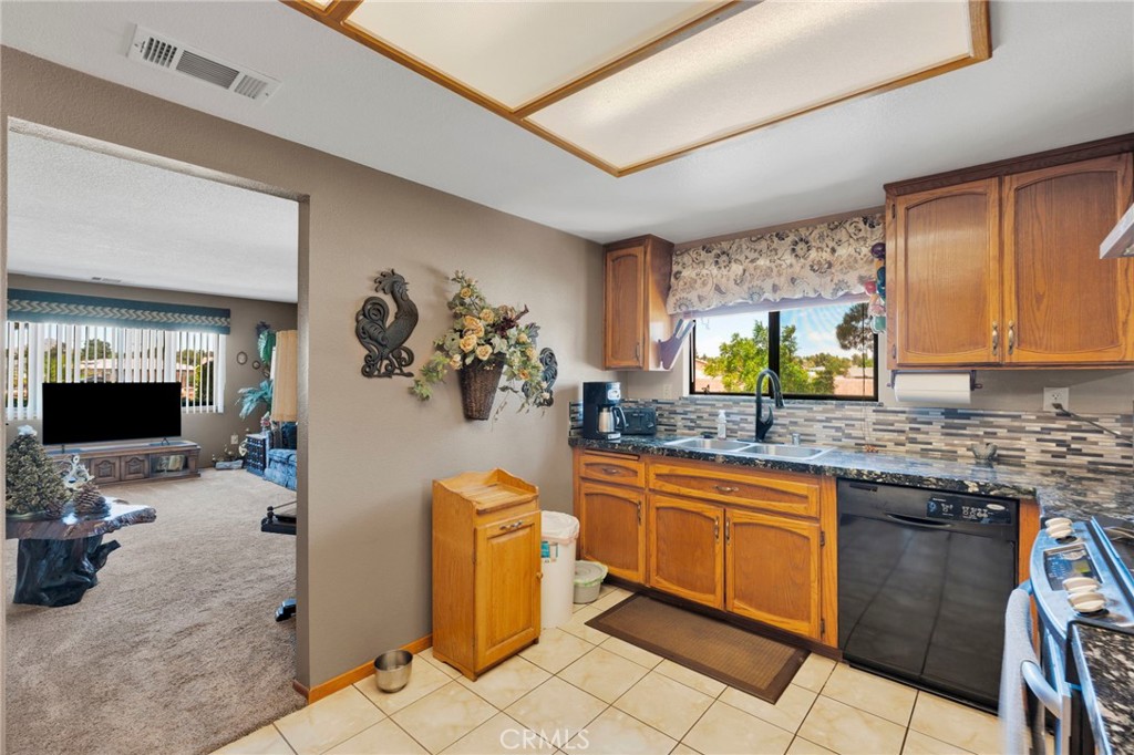 19031 Shoshonee Road Apple Valley, CA 92307 - Photo 13 of 43