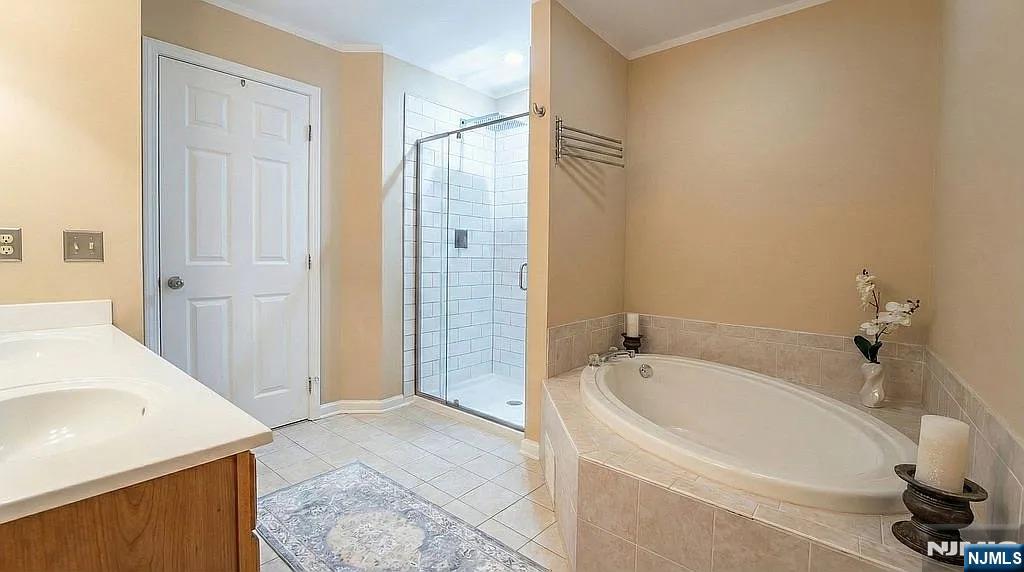 136 Mountainside Drive Pompton Lakes, NJ 07442 - Photo 22 of 36 a bathroom with a bathtub and a sink