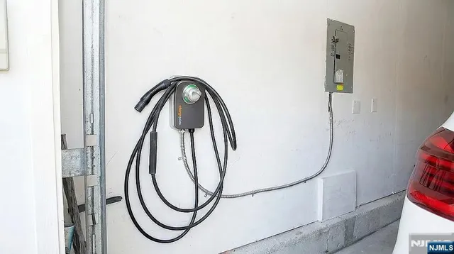 $599,000 | 136 Mountainside Drive, Pompton Lakes, NJ 07442