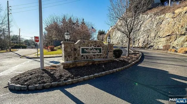 $599,000 | 136 Mountainside Drive, Pompton Lakes, NJ 07442