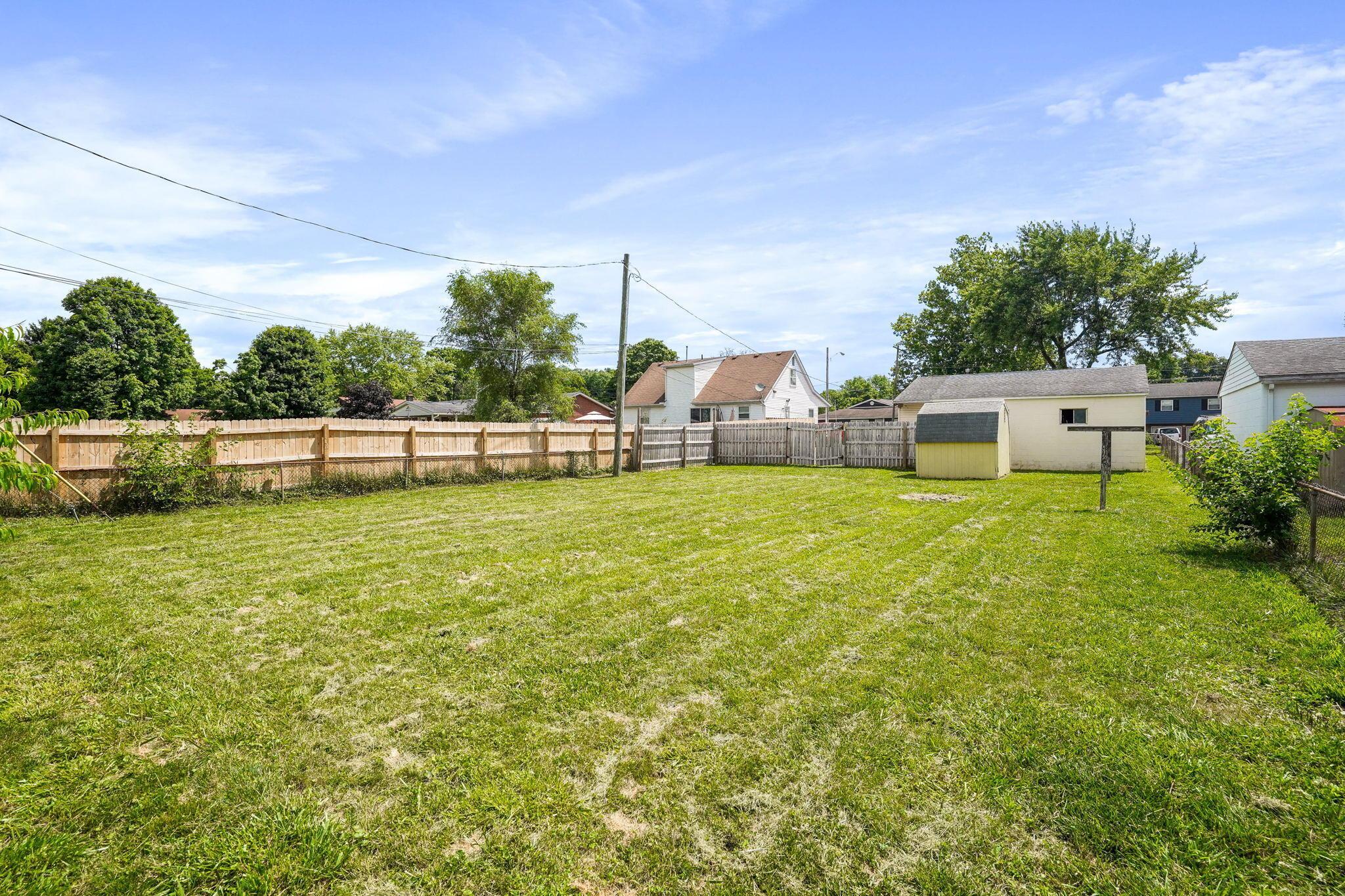 3105 Lewis Road Columbus, OH 43207 - Photo 29 of 30 Room to run and play