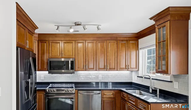 $330,000 | 310 Boston Post Road, Unit 152, Waterford, CT 06385