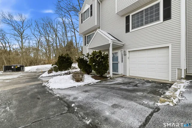 $330,000 | 310 Boston Post Road, Unit 152, Waterford, CT 06385