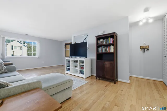 $330,000 | 310 Boston Post Road, Unit 152, Waterford, CT 06385