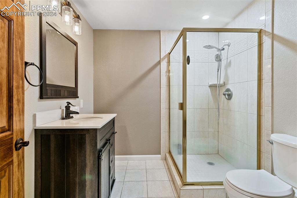 12990 Mc Cune Road Elbert, CO 80106 - Photo 28 of 50 a bathroom with a sink toilet and shower