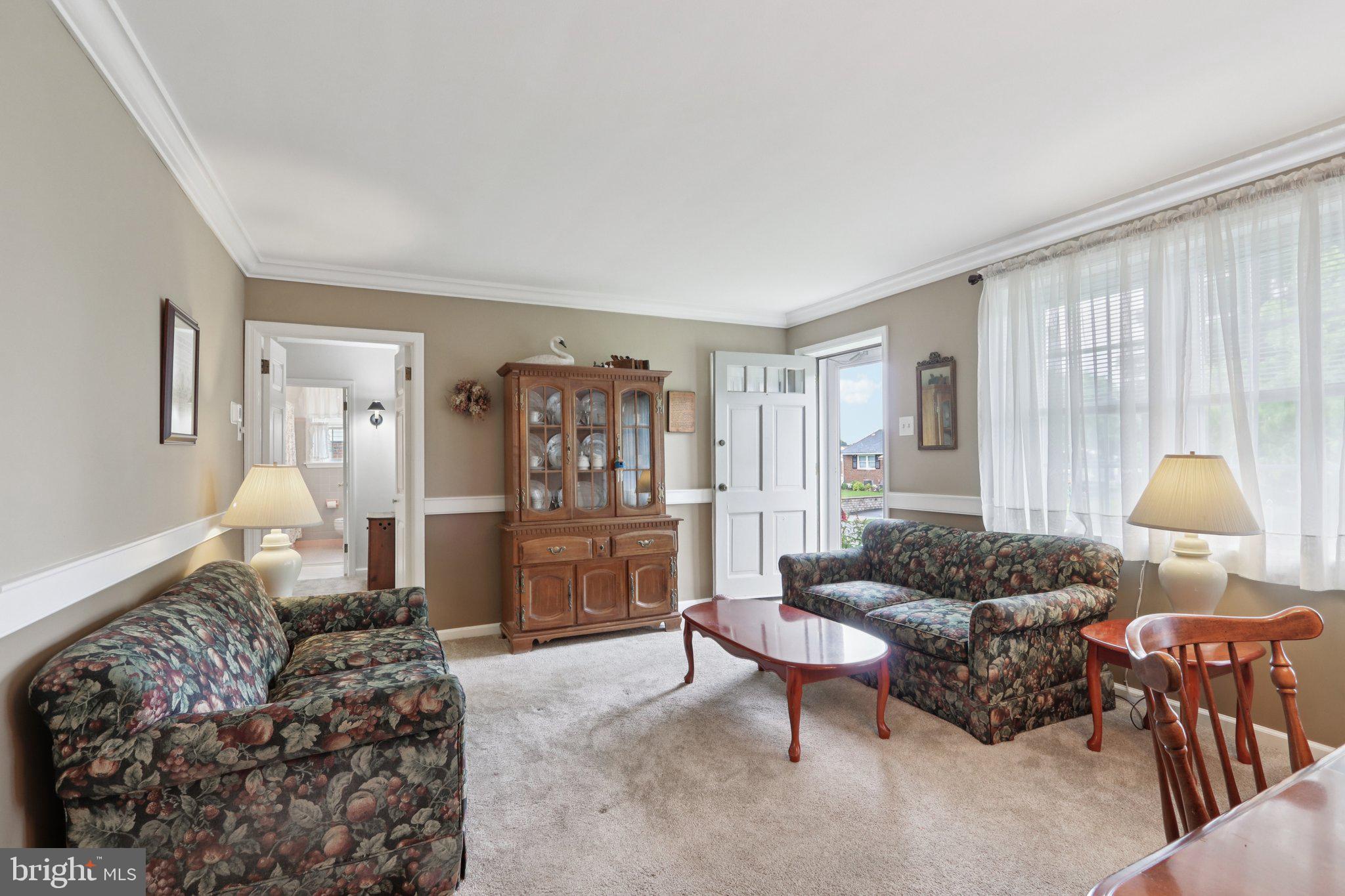 407 Pinecrest Road Norristown, PA 19403 - Photo 7 of 57 Living Room