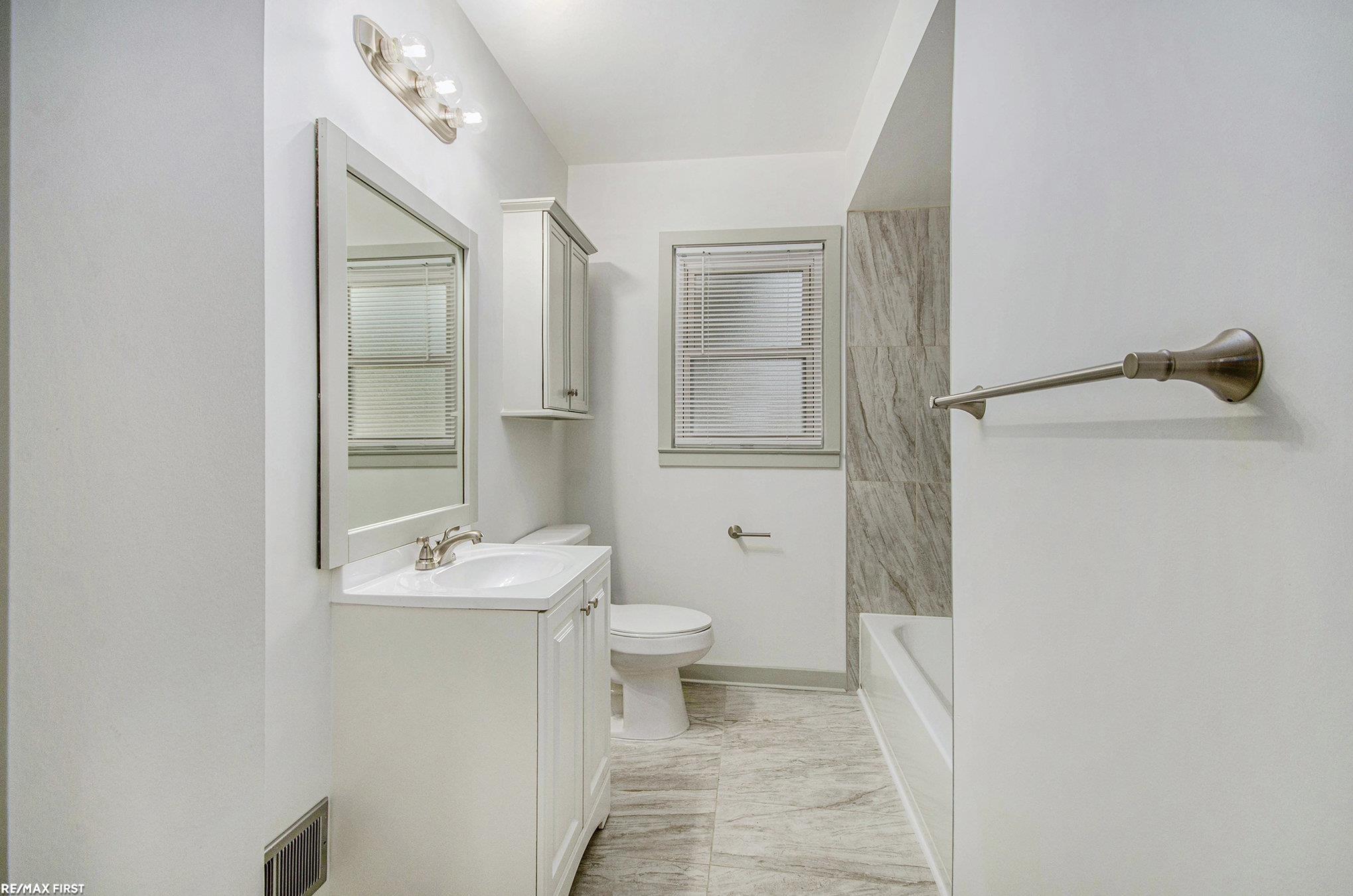17844 Stephens Road Eastpointe, MI 48021 - Photo 13 of 20 50177276-67699de1-c52c-48ef-aedb-1d8c25812fa9.JPG