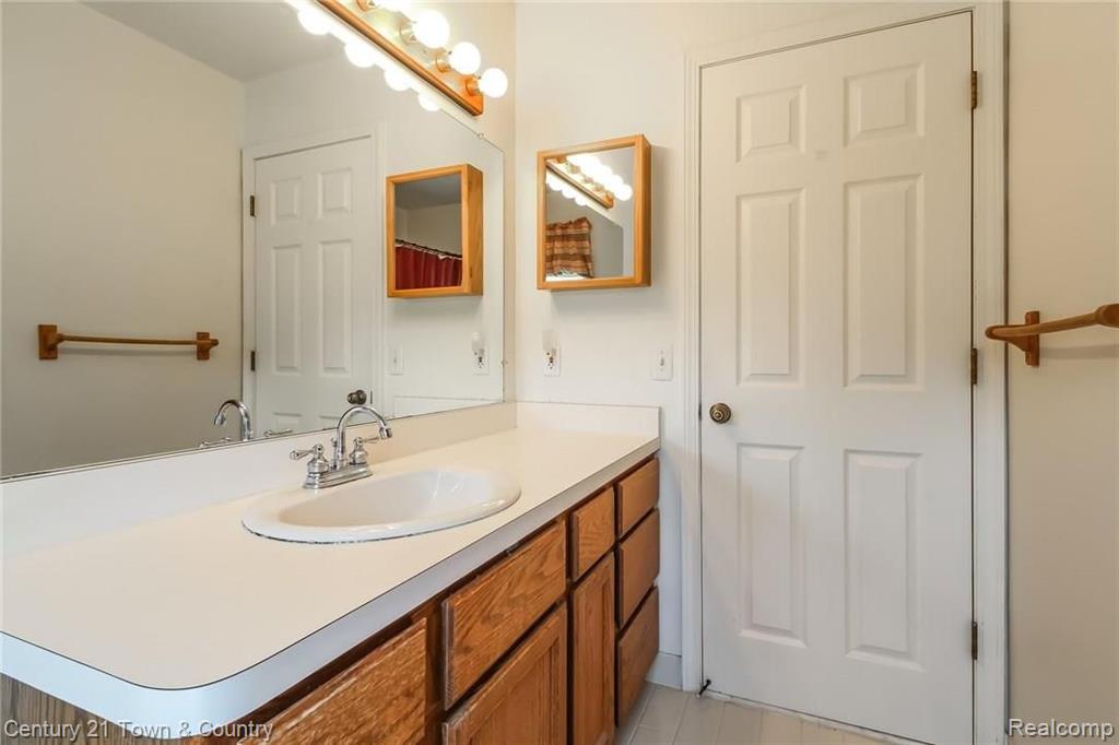 1142 Greenleaf Drive Rochester Hills, MI 48309 - Photo 37 of 55