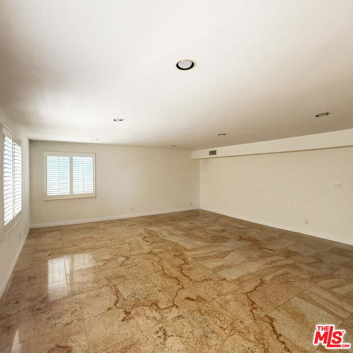 15020 Encanto Drive Sherman Oaks, CA 91403 - Photo 12 of 25