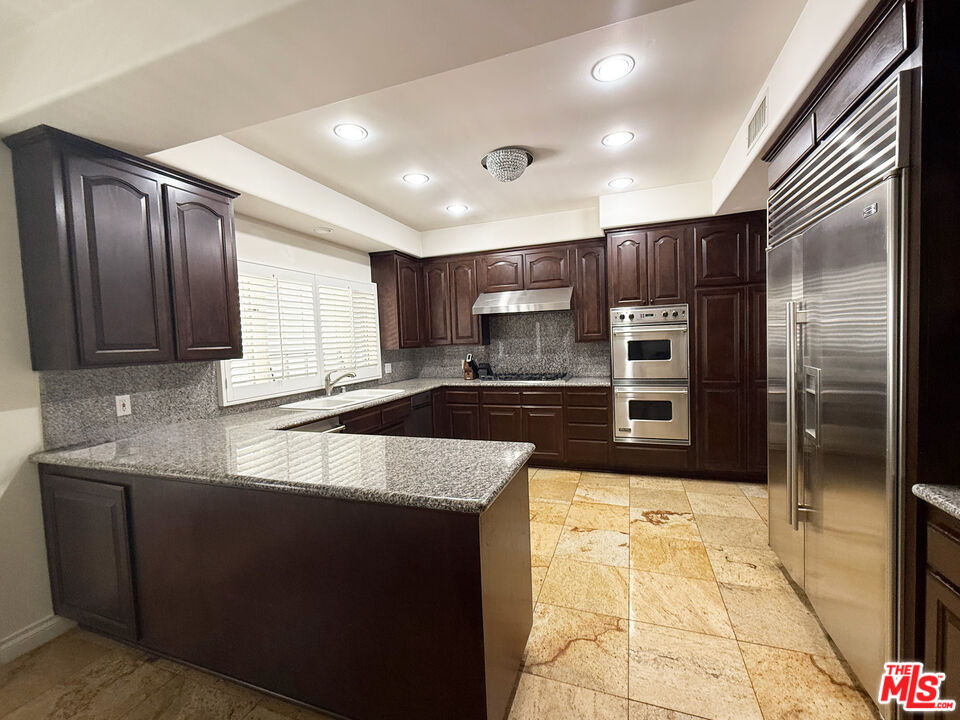 15020 Encanto Drive Sherman Oaks, CA 91403 - Photo 8 of 25