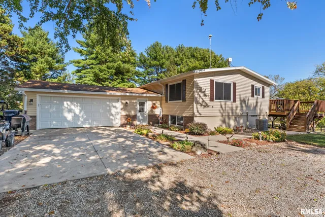 $420,000 | 1487 McCloud Road, Aledo, IL 61231