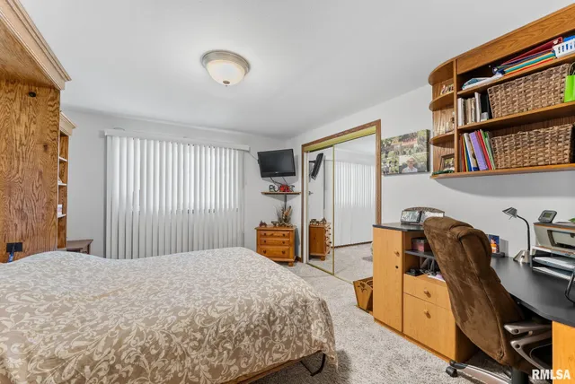 $420,000 | 1487 McCloud Road, Aledo, IL 61231