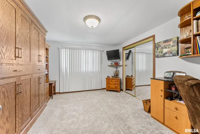 $420,000 | 1487 McCloud Road, Aledo, IL 61231