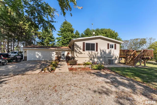 $420,000 | 1487 McCloud Road, Aledo, IL 61231