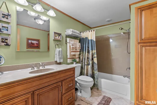 $420,000 | 1487 McCloud Road, Aledo, IL 61231