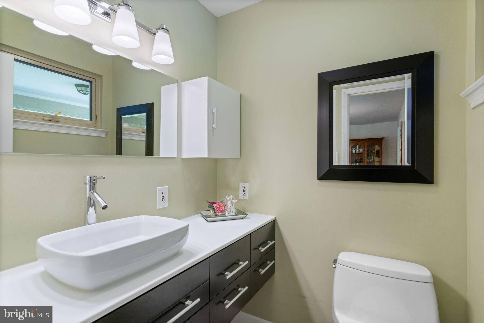 8617 Victoria Road Springfield, VA 22151 - Photo 19 of 42 powder room, main level