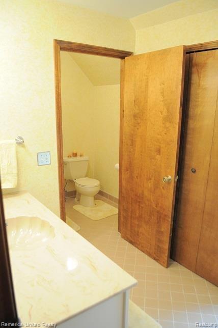 40848 Coventry Road Novi, MI 48375 - Photo 18 of 30 Second Full Bathroom Upstairs.jpg