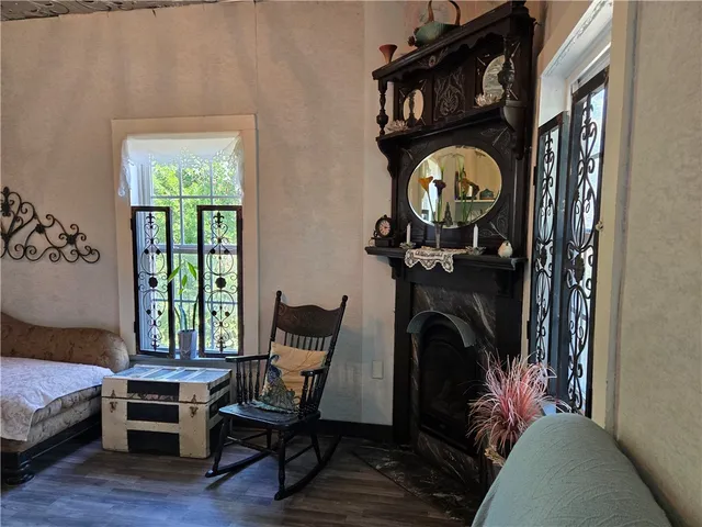 a view of a livingroom with furniture