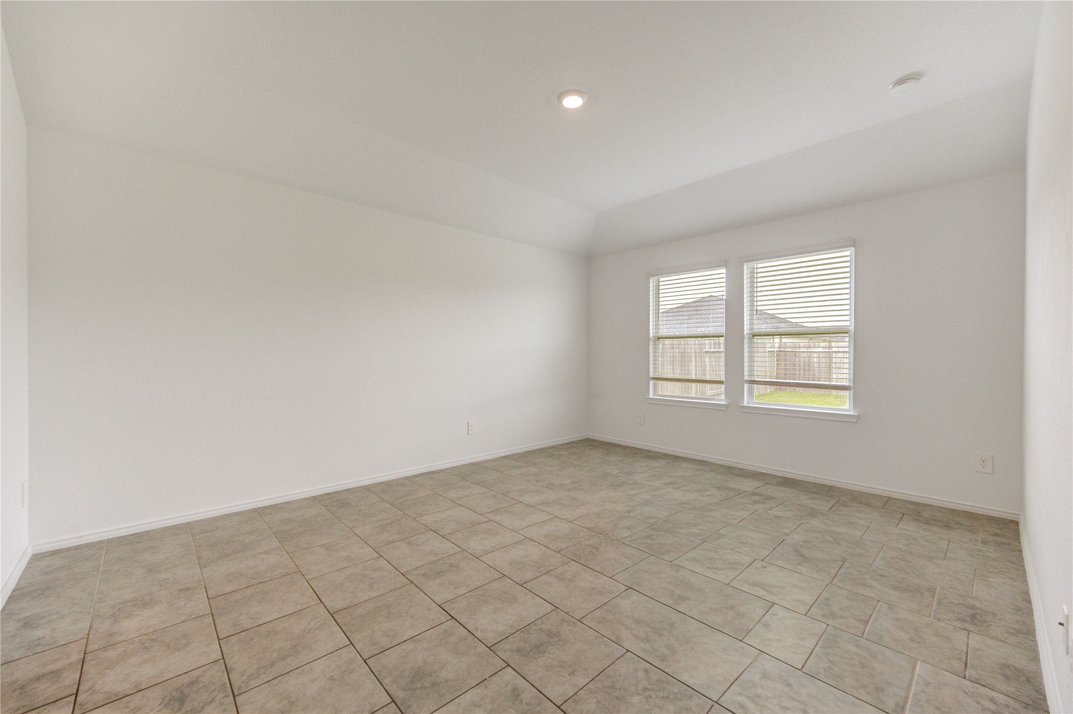7547 Cattle Walker Court Rosharon, TX 77583 - Photo 12 of 27 Primary Bedroom